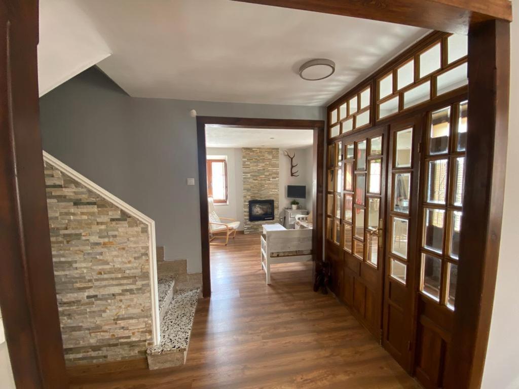 הוילה פוסאדה דה ואלדון La Balconada De Valdeon מראה חיצוני תמונה